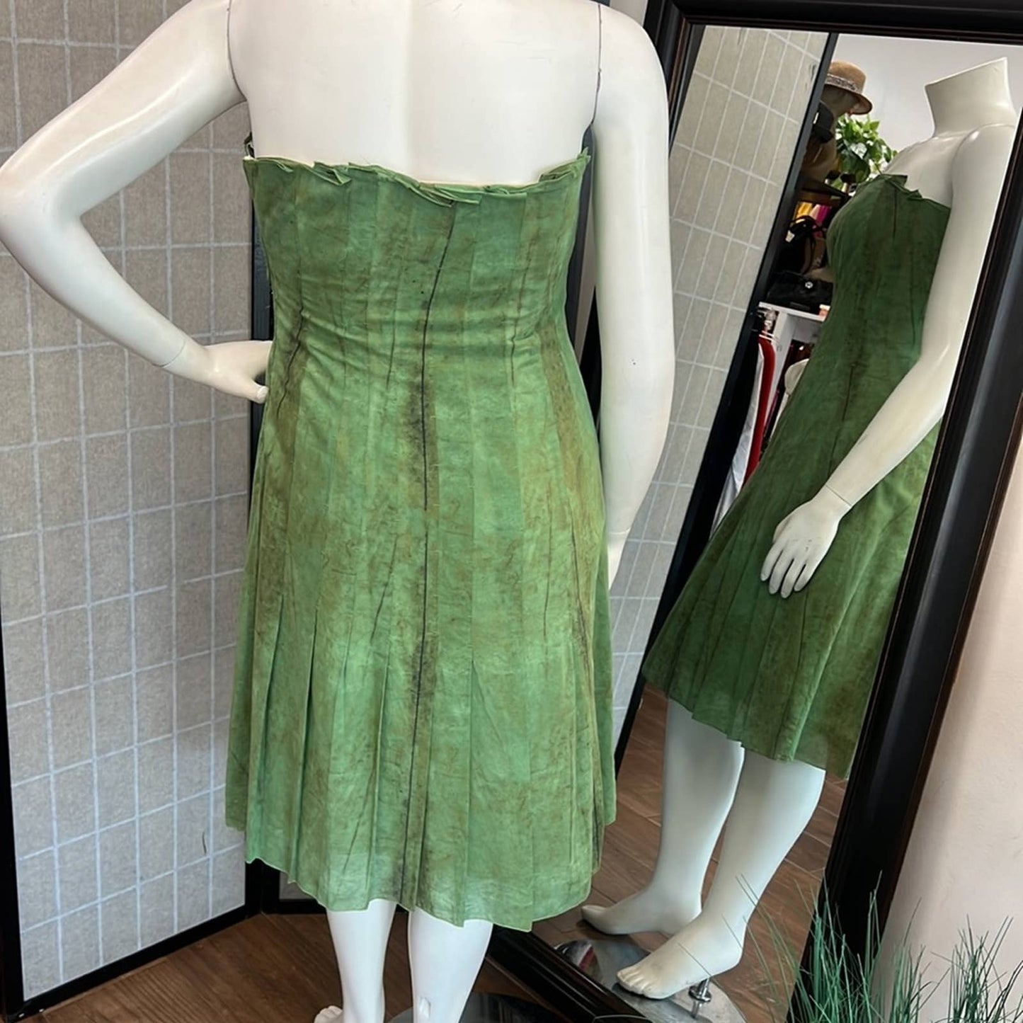 AKRIS Green Strapless Pleat Dress 12