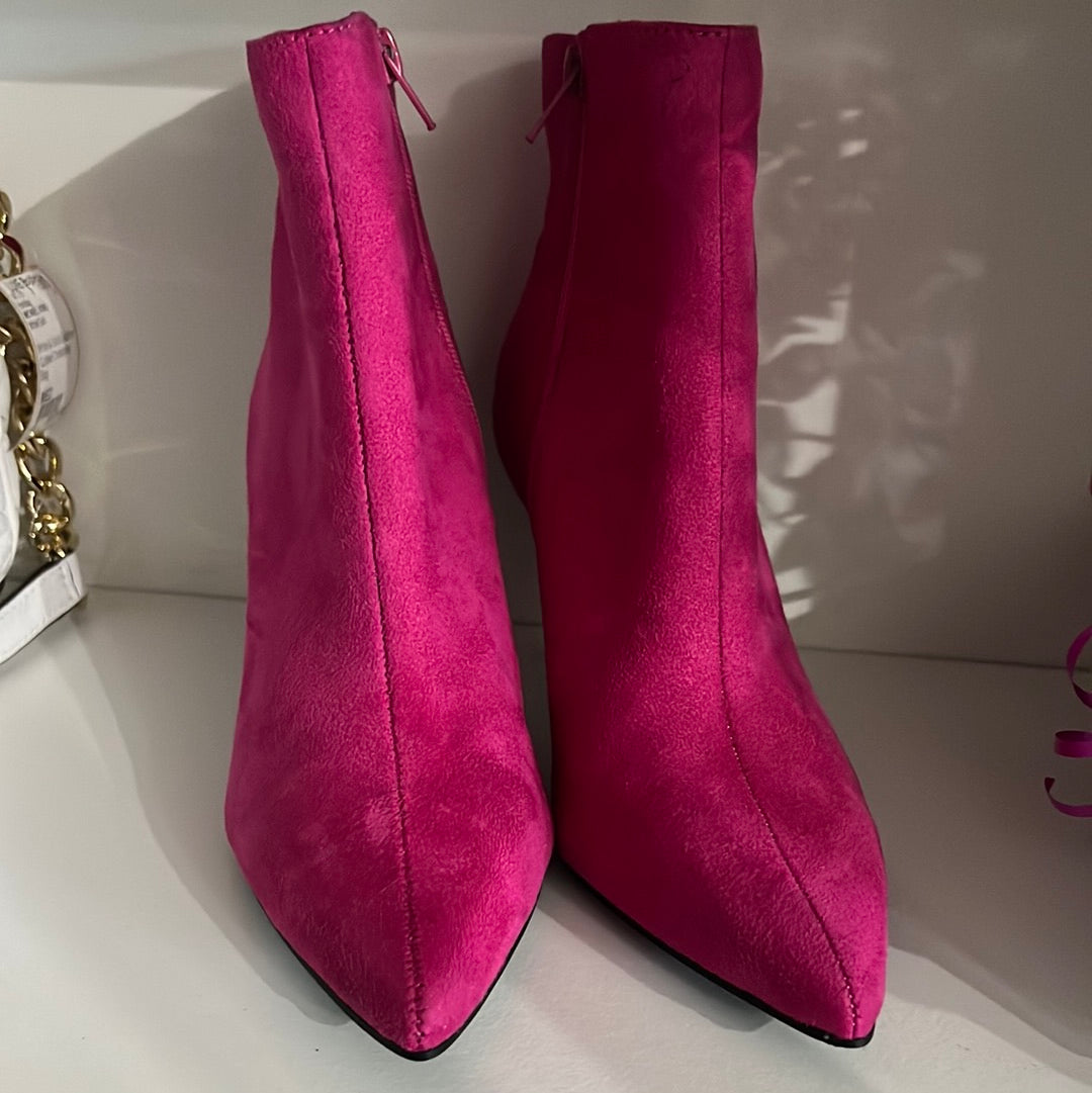 Red Delicious Fuchsia pointed toe boots 6.5